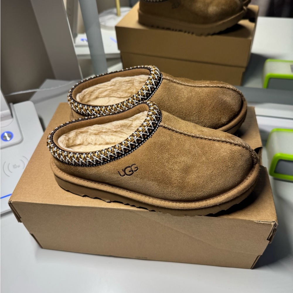 KIDS UGG Tan Suede Tasman